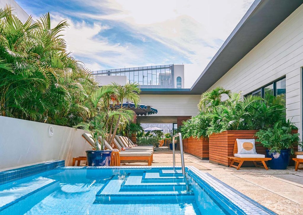 Basking in Savings: Exploring Unmissable Hotel Deals in Florida